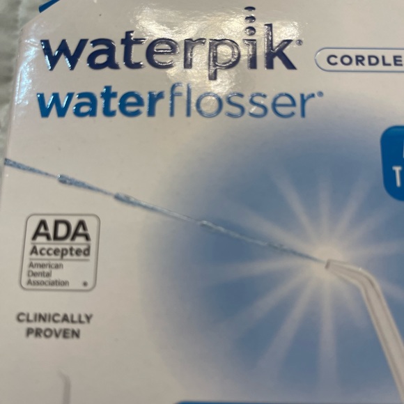 Waterpik WF-11W010-1 ION Water Flosser (White) NEW - Picture 3 of 4